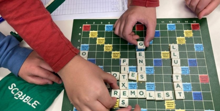 Scrabble Escolar: el joc per fomentar l'ús de la llengua entre els joves