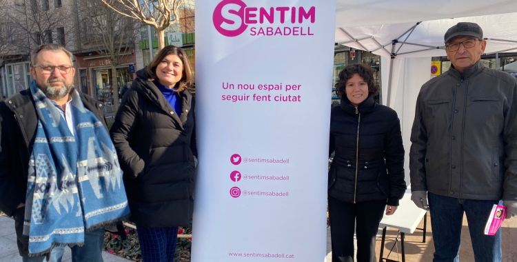 Els candidats de Sentim Sabadell, amb Maribel Lopera i Marta Morell al centre | Helena Molist