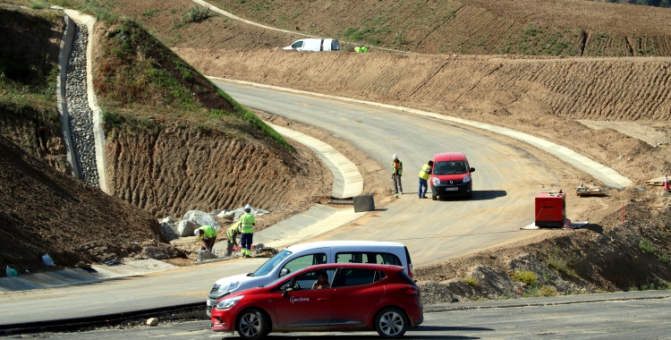 Operaris treballant a les obres de la B-40 a Viladecavalls, on acaba ara | ACN