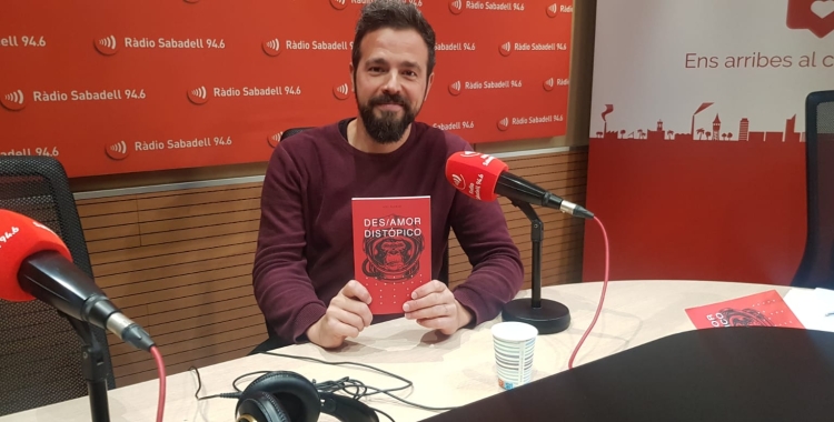 Uri Rubio, escriptor a l'estudi 1 de Ràdio Sabadadell 