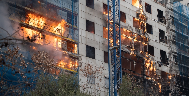 Incendi del Llac Center/ Roger Benet