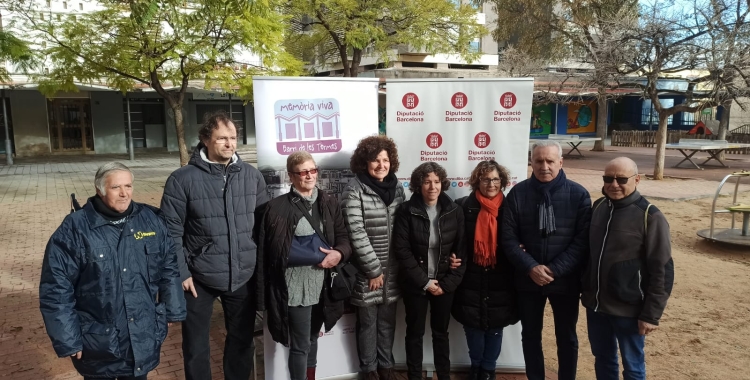 La tinenta d'alcaldessa Marta Morell i la coordinadora d'Igualtat de la Diputació, Teresa Llorens, amb representants veïnals | Ràdio Sabadell
