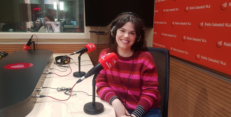 Marina Murias a l'estudi de Ràdio Sabadell 