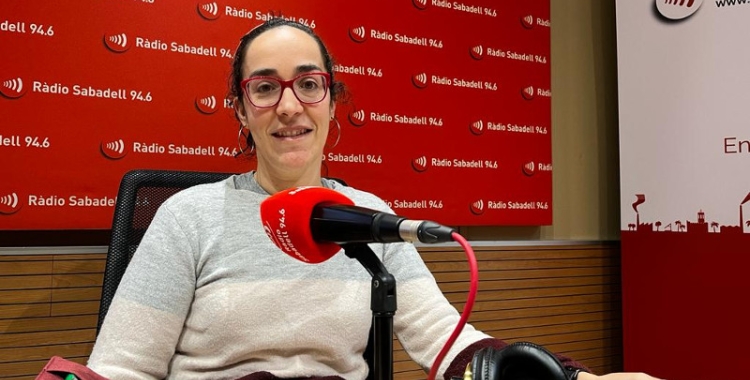 Anna Lara, als estudis de Ràdio Sabadell/ Mireia Sans