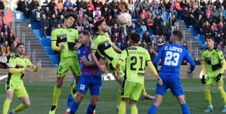 Guillem Molina, en una acció del partit | CD Eldense