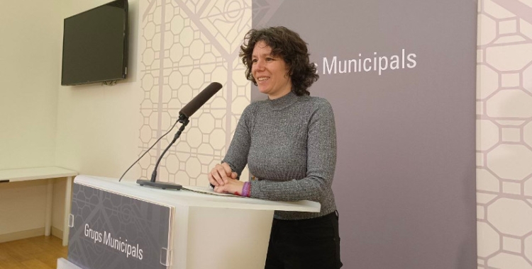 Marta Morell, durant la roda de premsa de presentació de la moció/ Karen Madrid