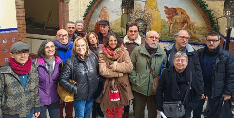 Integrants de l'Associació d'Artistes Plàstics i Visuals, al pati de l'Arteneu/ Karen Madrid