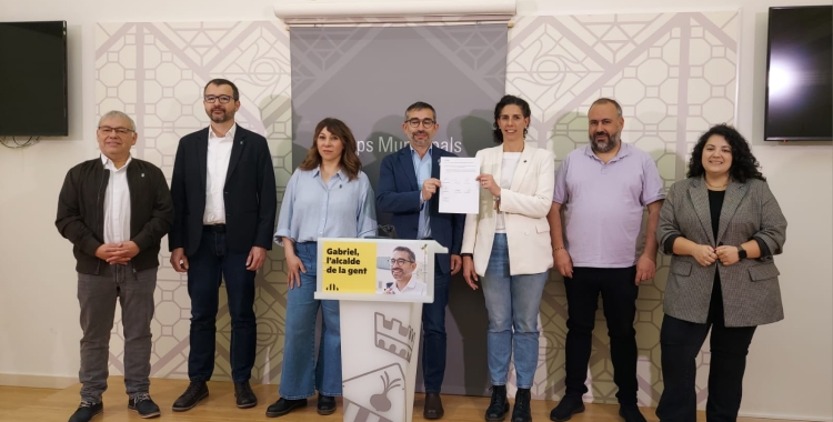 Els set regidors d'Esquerra durant la presentació de la iniciativa | Núria García
