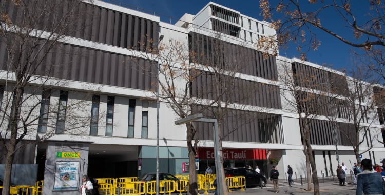 Exterior del Taulí, en obres/ Roger Benet