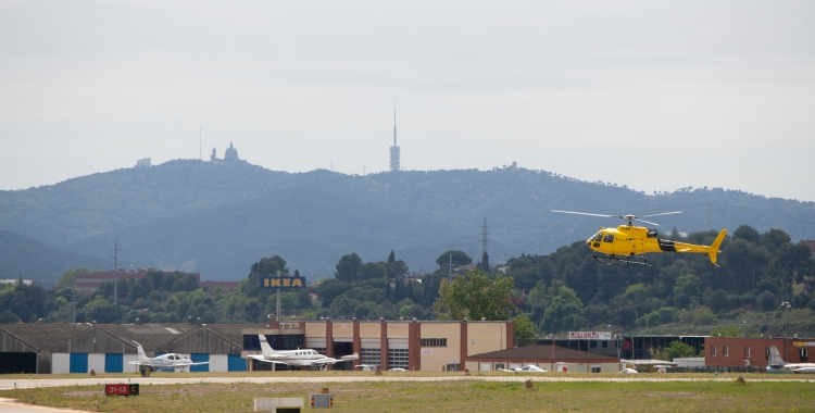Un helicòpter s'enlaira a l'Aeroport de Sabadell | Roger Benet