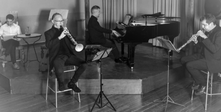 Enric Ortí (tenora), Ivan Joanals (piano) i Xavi Piñol (tible). 