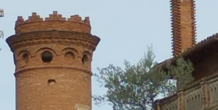 En els últims dies ha caigut un tros de barana de la zona nord de la Torre d'en Feu | Cedida