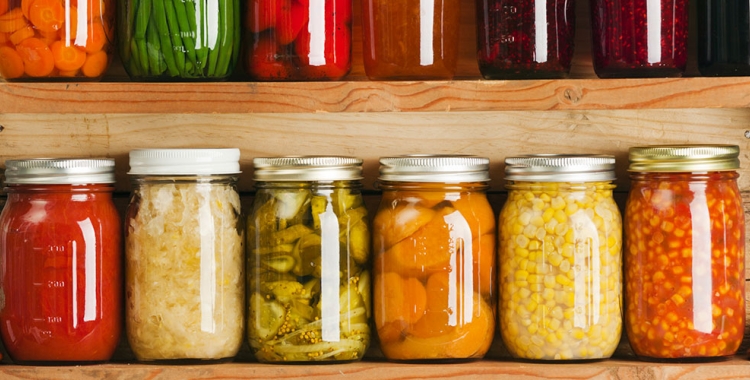 Tothom a taula: guanyar-li temps al temps, les conserves