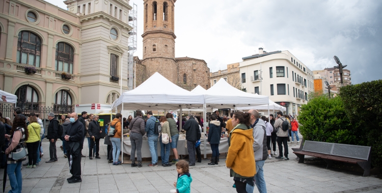 La plaça Doctor Robert, durant el Sant Jordi de l'any passat/ Roger Benet