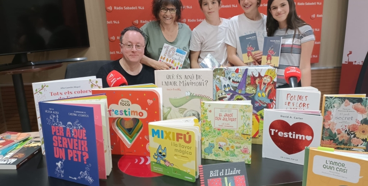 El club de les meravelles: Homenatge a la primavera i a l'amor, amb entrevista a l'escriptor Víctor Aldea amb l'alumnat de l'escola Enric Casassas