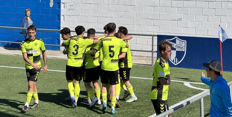 Els jugadors del Juvenil 'A' del Sabadell celebrant l'1-2 | FutBaseCES