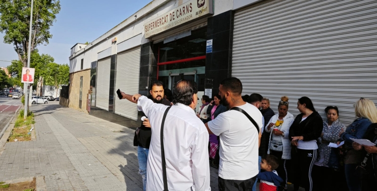 Cues aquest matí per comprar ala botiga de Campoamor 