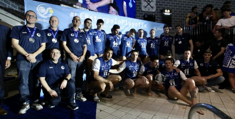 La plantilla de l'Astralpool, amb les medalles de subcampions | RFEN