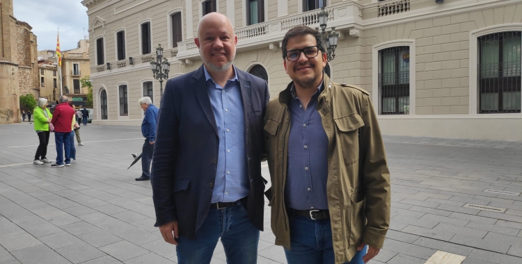 Joan Garcia i José María Espejo-Saavedra, aquest dijous, davant l'Ajuntament | Serveis Informatius