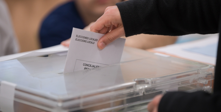 Un sabadellenc votant/ Roger Benet