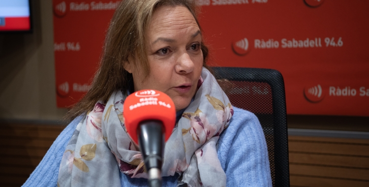 La candidata del PP, Cuca Santos, en una entrevista a Ràdio Sabadell |Roger Benet