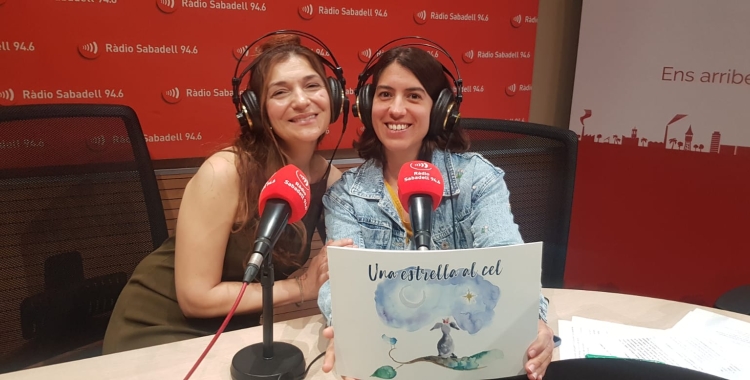 Encarna Garcia i Júlia Gonzalo, amb el llibre 'Una estrella al cel'