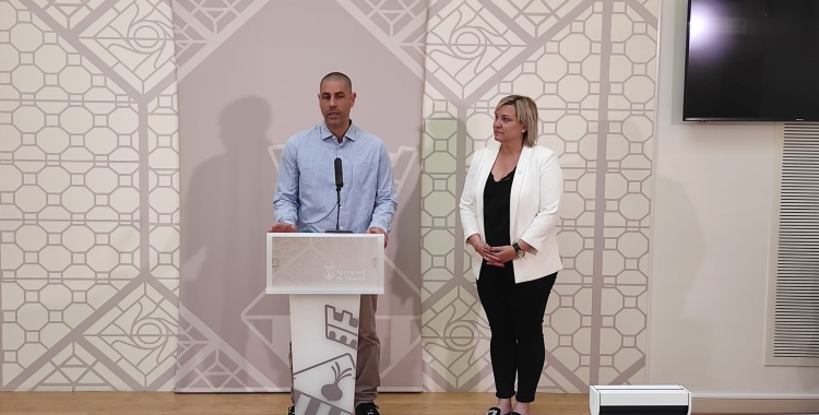 Daniel Sánchez i Laura Reyes durant l'acte a l'Ajuntament de Sabadell | Sergi Park