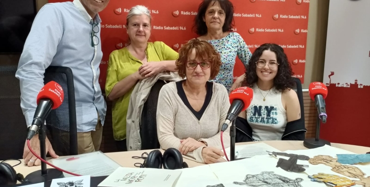 Maria Bosch (professora dels tallers d’art) la Tona Rocamora (alumna del taller de ceràmica) l’Anna Vilarrúbias (professora de gravat),  l’Alessia Cosp (alumna d’il·lustració)  i l’Agustí Hurtado (director de l’escola)