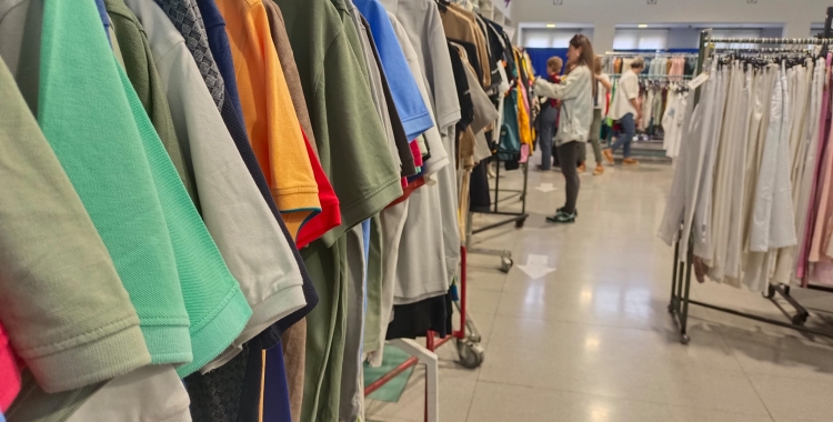 Torna l'outlet de Cipo amb 4.350 peces de roba al Mercat de Sant Joan