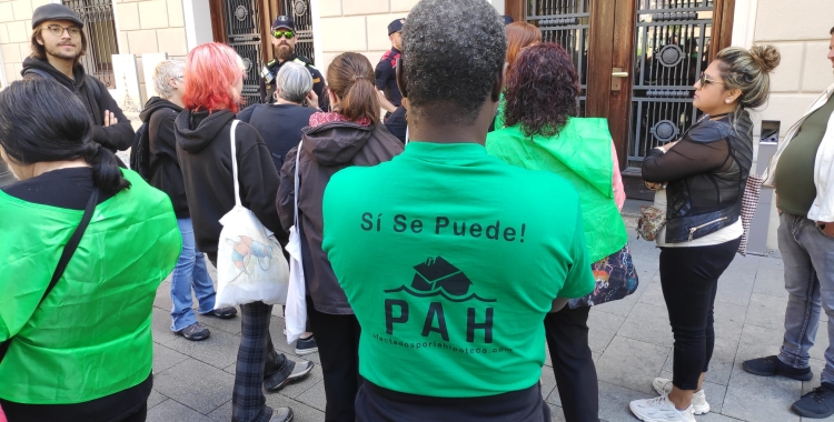 Protesta contra el desnonament d'un immoble d'un fons voltor | Pau Duran