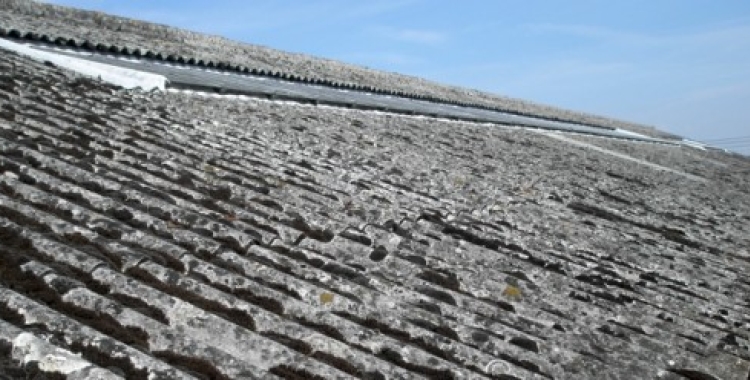 Una teulada d'amiant/ Cedida