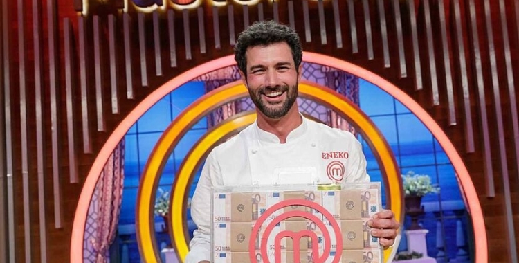 Eneko Fernández de Garayalde amb el premi | MasterChef (Cedida)