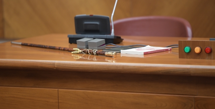 La vara d'alcaldessa/ Roger Benet