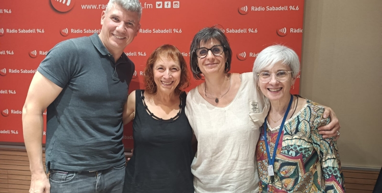 Voluntaris del Taulí i la coordinadora del programa, a Ràdio Sabadell