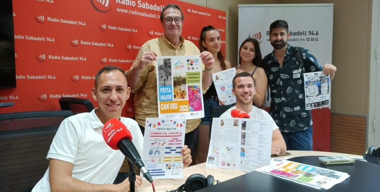 Integrants de l'Associació de veïns avui a la ràdio