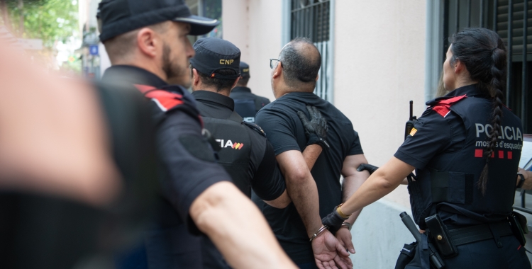 Imatge del desplegament policial a l'avinguda Barberà | Roger Benet