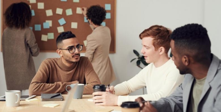 PIMEC posa en marxa un programa per ocupar un centenar de persones amb vulnerabilitat | Pexels