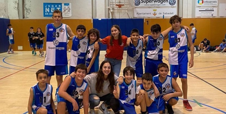 Arnau Andrei (número 23) amb el seu equip al Creu Alta Sabadell Bàsquet | Cedida