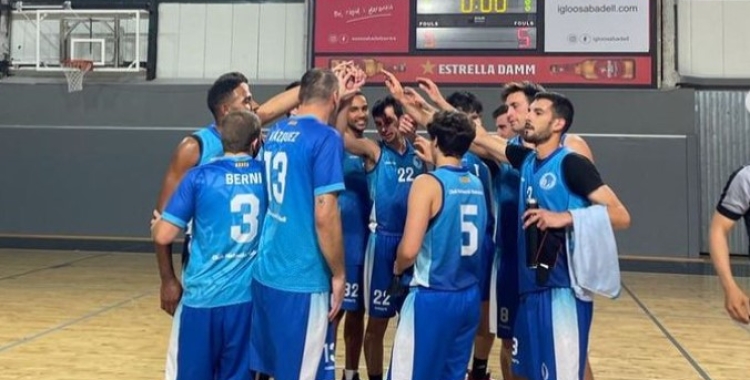 L'equip del Club Natació Sabadell en un partit de la passada temporada | @CNSBasquet