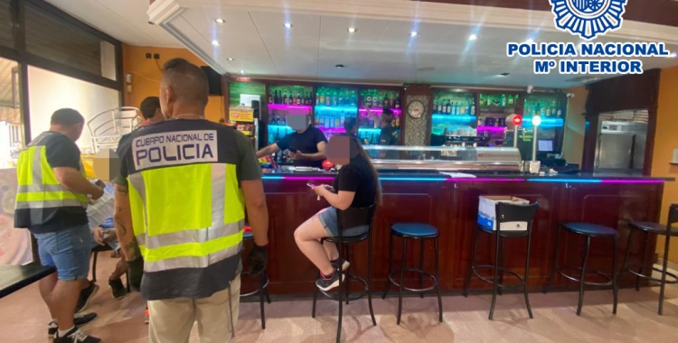 Els agents de la Policia Nacional als restaurants | Cedida