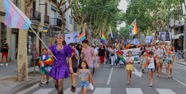 Marxa de l'Orgull LGTBI, al seu pas per l'avinguda Barberà | Júlia Ramon