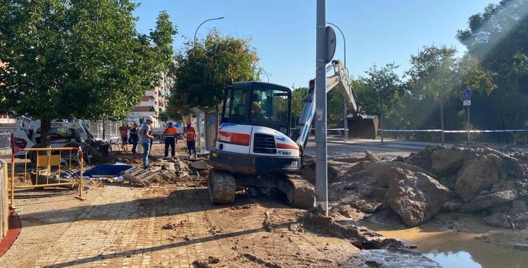 Moments de la reparació de la canonada/ ACN