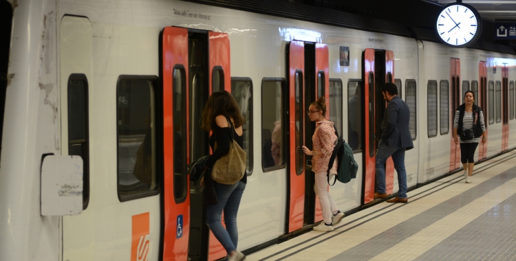 Un tren de Ferrocarrils, a Sabadell/ Roger Benet