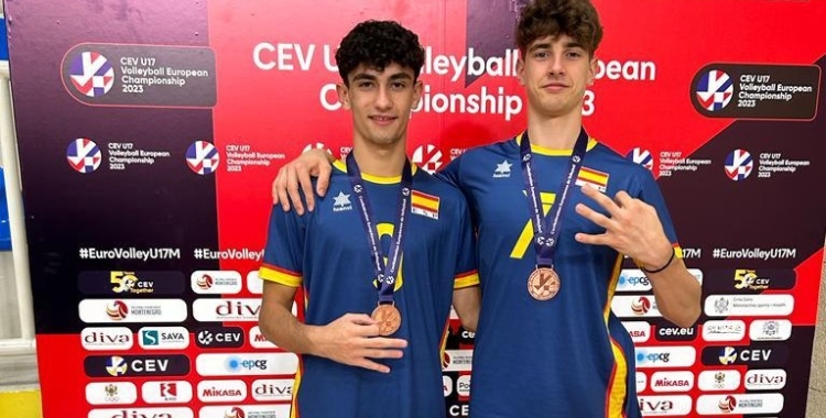 Rejón i Jiménez amb la medalla de bronze | @CNSvolei