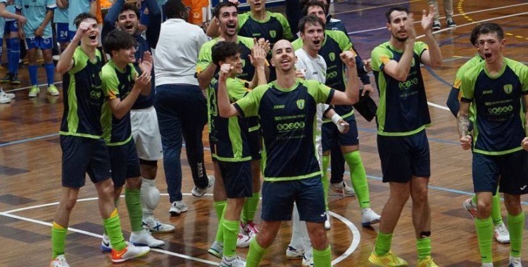 Els jugadors de la Pia al final d'un partit la temporada passada | @futsalpia