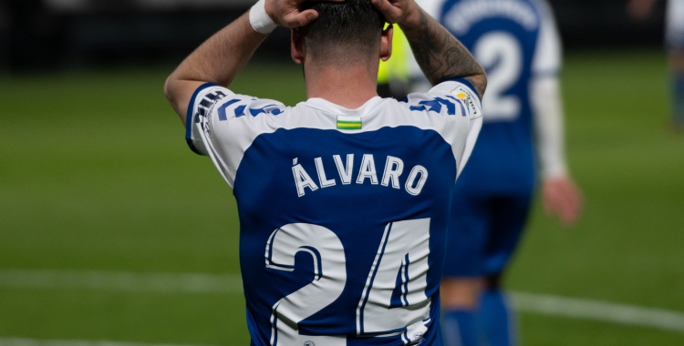 Álvaro Vázquez lamentant-se