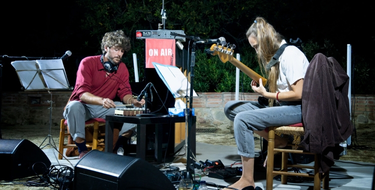 Jaume Madaula i Anna Tobias estrenen 'Calem Show', un recital de poemes radiofònic