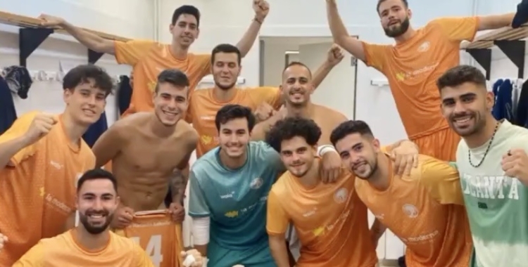 Celebració de la classificació al vestidor | @cnsfutbolsala