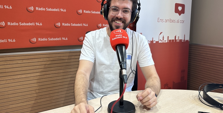Marcel Castillejo, director 'El soterrani' i de les obres del cicle de teatre d'autor al vestíbul.