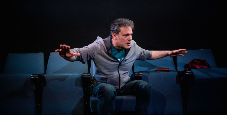 Santi Ricart protagonitza a la Sala Flyhard 'La nit del peix kiwi'